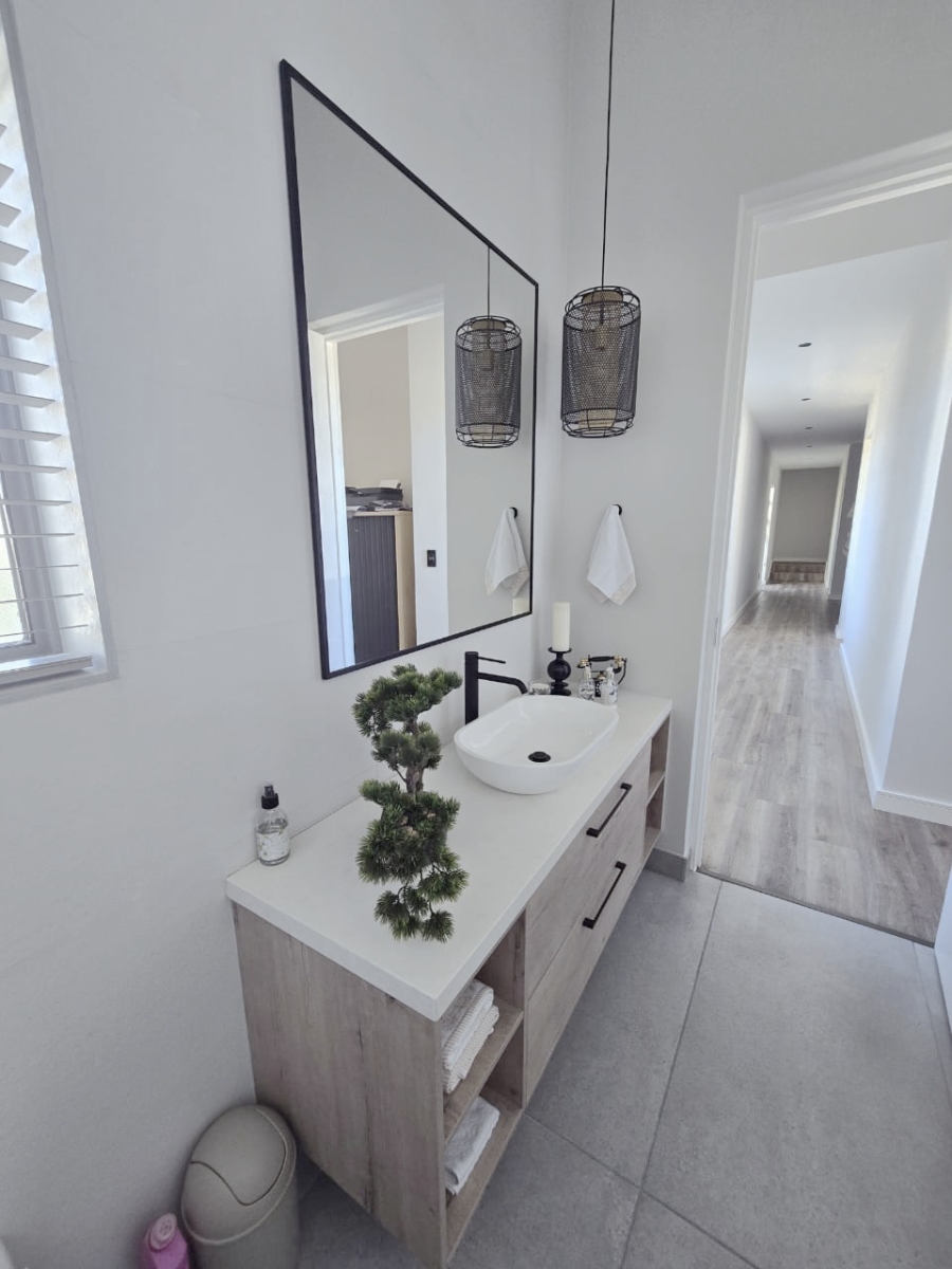 4 Bedroom Property for Sale in Oubaai Western Cape